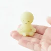 Baby watch Figurine fluorescente Smiski - série Yoga