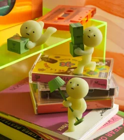 Baby watch Figurine fluorescente Smiski - série Moving