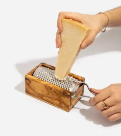 Verve Culture Râpe à fromage italienne en bois d'olivier